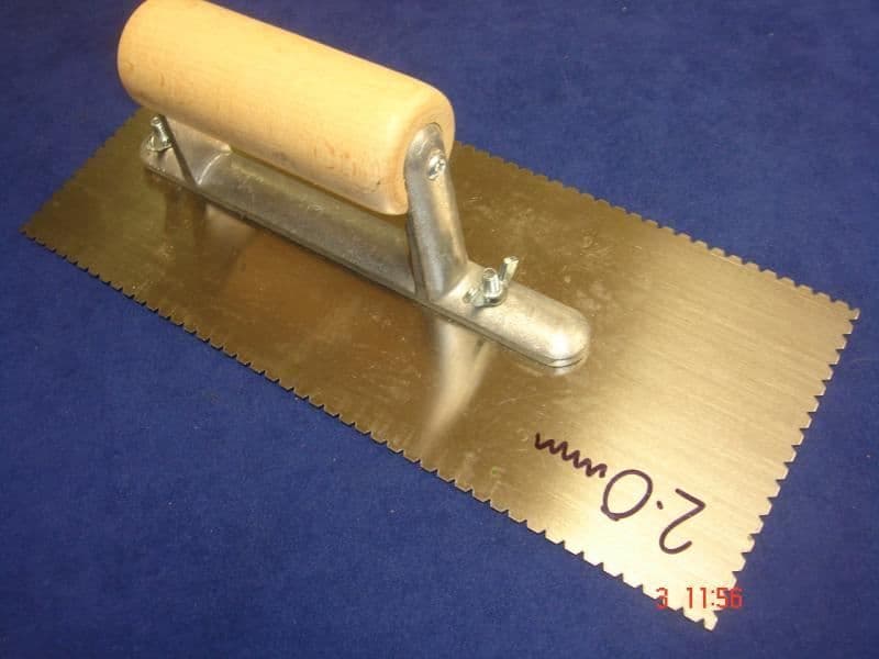 Flooring Adhesive V Notched Trowel 2.0mm with Wood Handle